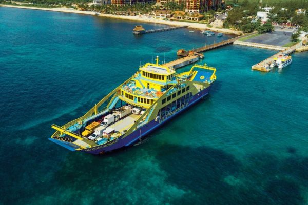 Servicio de ferry para vehiculos en Isla Mujeres