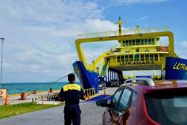 Transporte maritimo de vehiculos Isla Mujeres